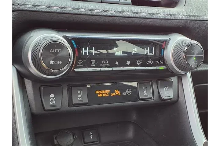 $26949 : Toyota RAV4 2022 AWD XLE Pre image 9