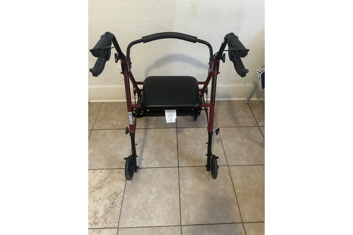 $40 : Walkers/baño portátil image 2