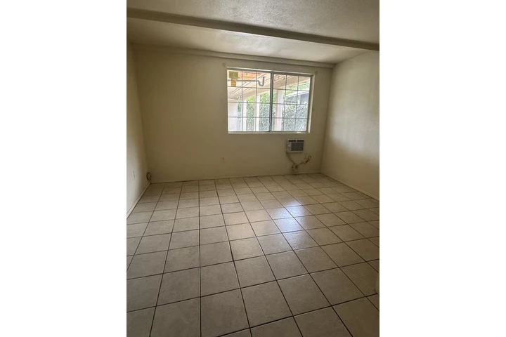 $1300 : Apt 1 rec 1 baño image 4