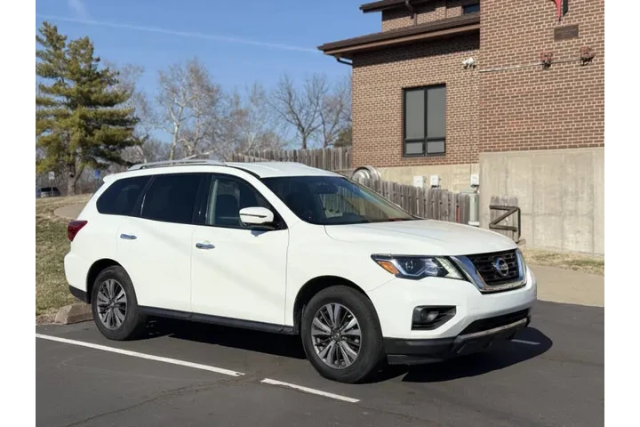 $6999 : 2018 Pathfinder SL image 1