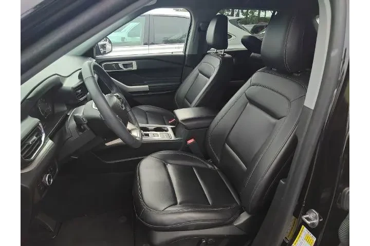 $31085 : Ford Explorer 2023 XLT 4dr S image 6