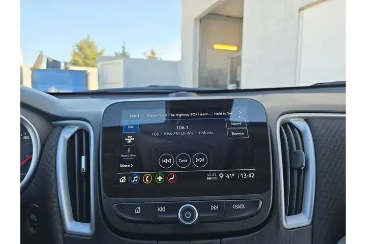 $18783 : Chevrolet Malibu 2024 LT 4dr image 8