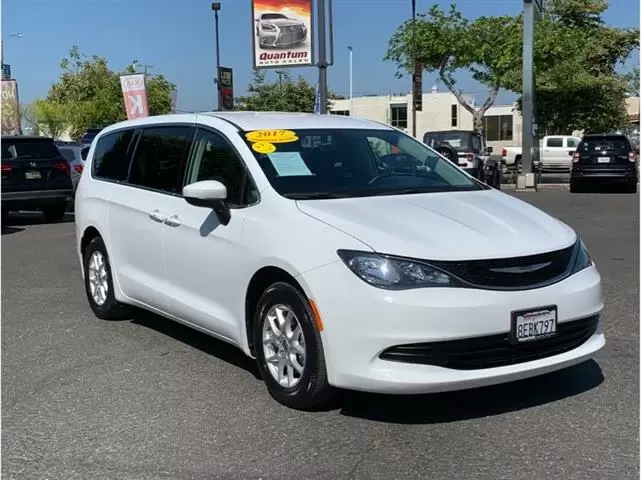 $21995 : 2017 Chrysler Pacifica Touring image 2