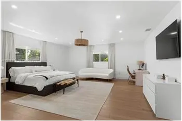 $12000 : Rental property with 3 bedro image 5