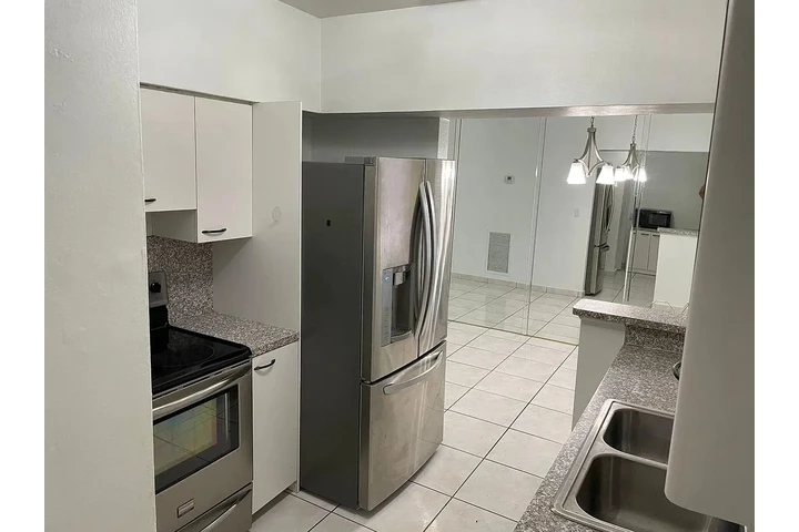 $800 : Beautiful Home...Hialeah, FL image 6