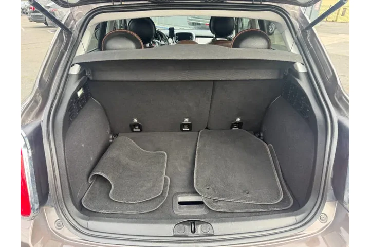 2016 FIAT 500X Lounge image 9