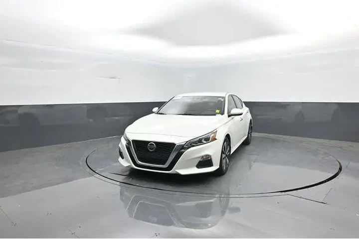 $19398 : Nissan Altima 2022 2.5 SV 4d image 3