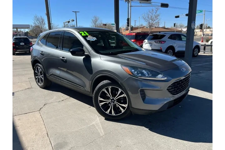 2021 Escape SE AWD image 3