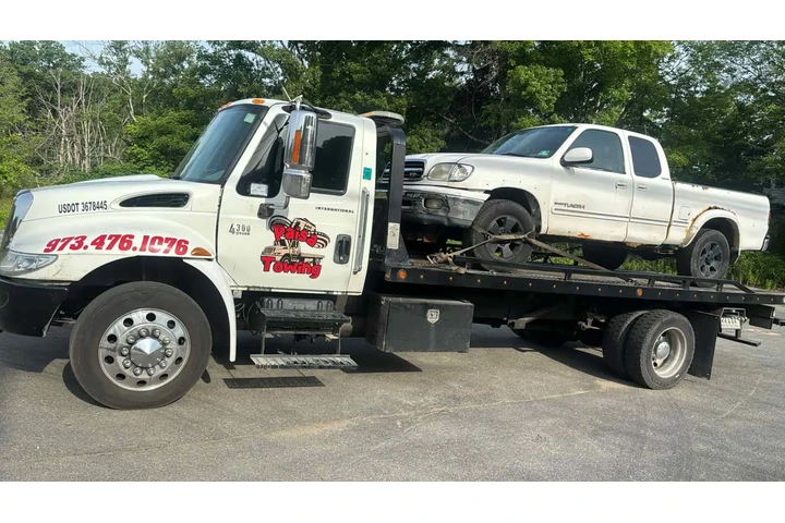 El Paisa Towing image 2