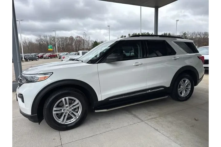 $31900 : Ford Explorer 2023 AWD XLT 4 image 4