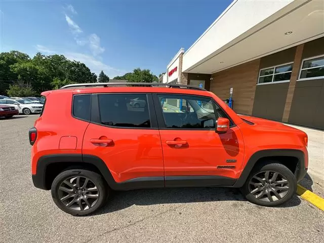 $8000 : 2016 Renegade 4x4 Manual Trans image 5