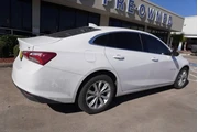 $16888 : Chevrolet Malibu 2022 LT 4dr thumbnail