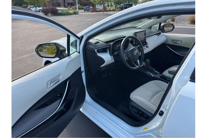 $22500 : Gold Certified2020 Corolla XLE image 2