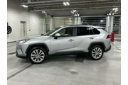 $24880 : Toyota RAV4 2020 AWD XLE Pre thumbnail