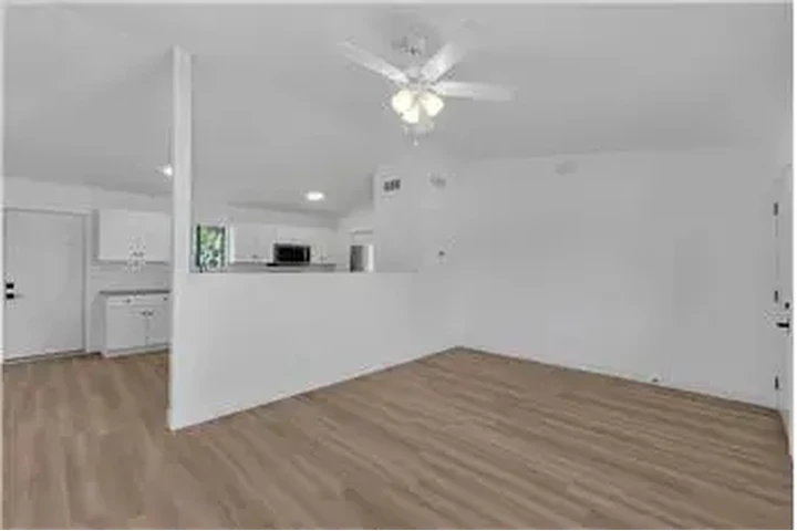 $1100 : Rental property with 2 bedro image 3