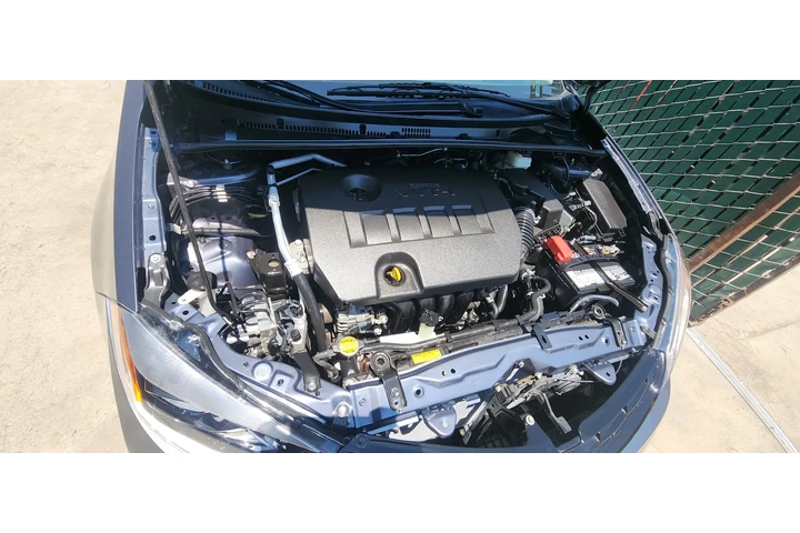 $9000 : 2015 Toyota corolla image 8