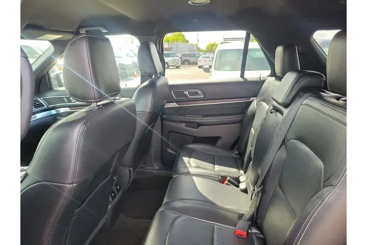 $15791 : Ford Explorer 2018 Limited 4 image 9