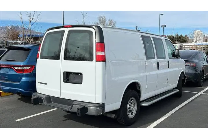 $33984 : Chevrolet Express 2024 2500 image 3