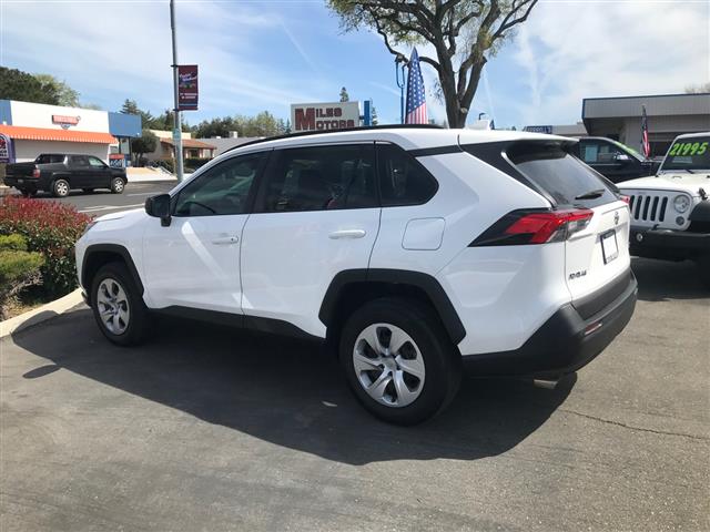 $29995 : 2021 RAV4 LE FWD (Natl) image 4