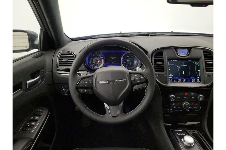 $35998 : Chrysler 300 2023 S V6 4dr S image 10