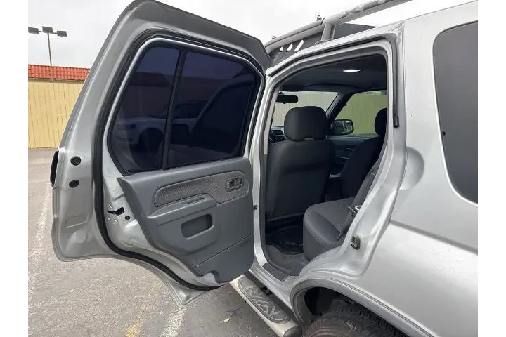 $5986 : Nissan Xterra 2004 XE 4WD 4d image 9