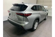 $32489 : Toyota Highlander 2023 L 4dr thumbnail