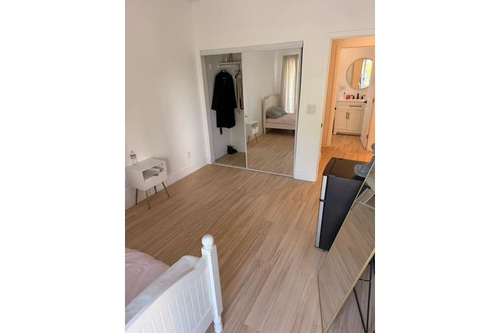 $900 : Room for Rent Cuarto en Renta image 6