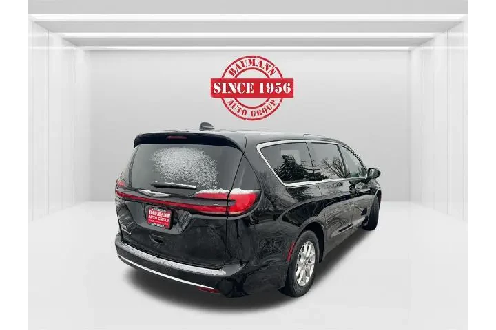 $29600 : Chrysler Pacifica 2024 Touri image 5