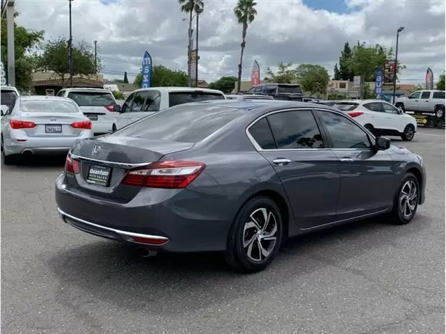 $19995 : 2017 Honda Accord LX 4 PUERTAS image 3