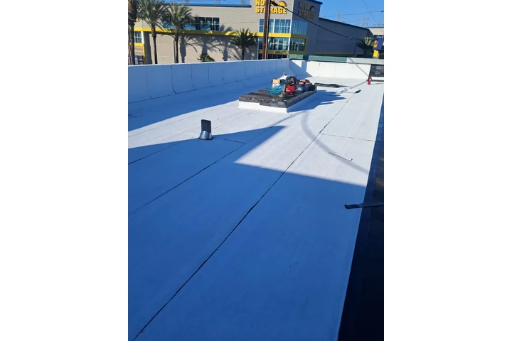 Lawson Roofing: Techos Seguros image 7