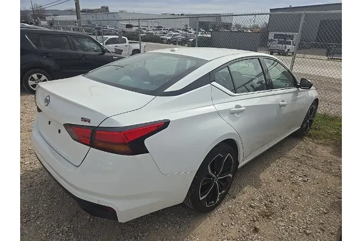 $20357 : Nissan Altima 2024 2.5 SR 4d image 3