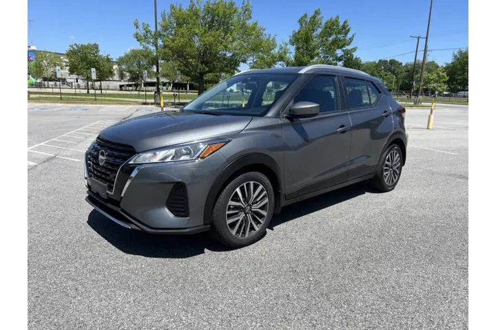 $10500 : 2023 Kicks SV image 3