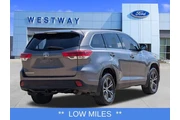 $19499 : Toyota Highlander 2019 LE 4d thumbnail
