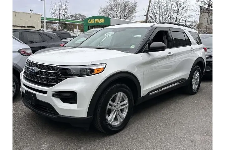 $35990 : Ford Explorer 2024 AWD XLT 4 image 4