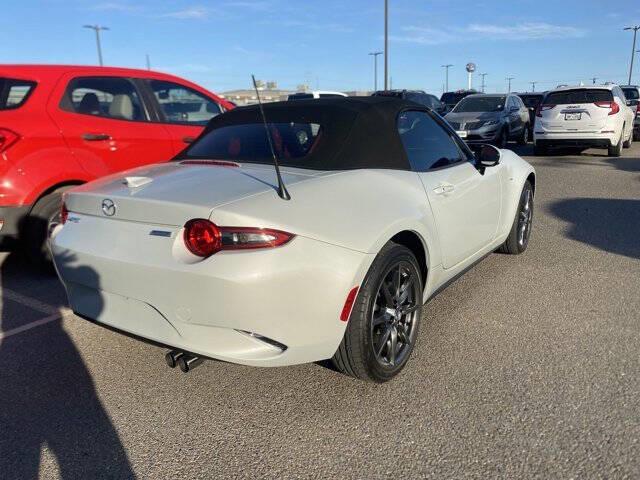 $23988 : 2017 MX-5 Miata Grand Touring image 9