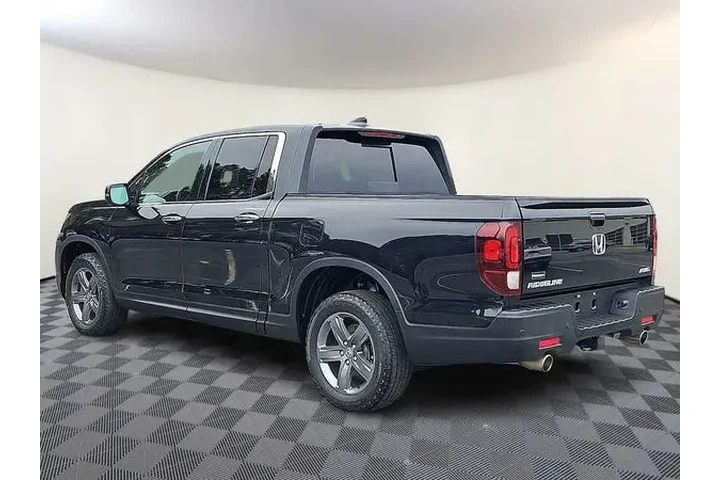 2022 Honda Ridgeline image 2
