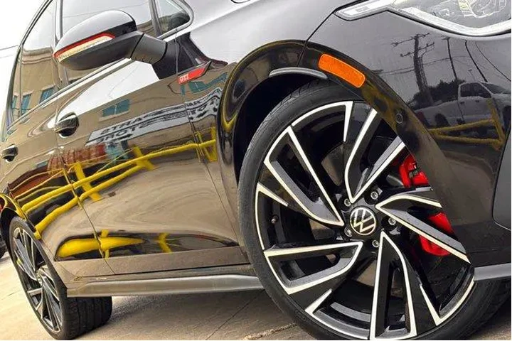 $29977 : Volkswagen Golf GTI 2023 Aut image 2