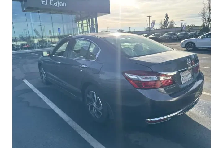 $17900 : Honda Accord 2017 LX 4dr Sed image 1