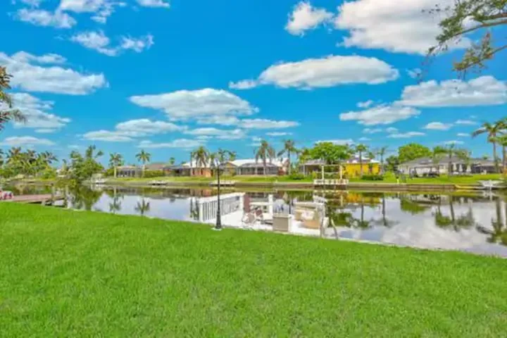 $2000 : Rento Casa En Cape Coral image 9