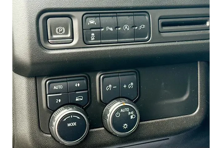 $38988 : Chevrolet Suburban 2021 4x4 image 10