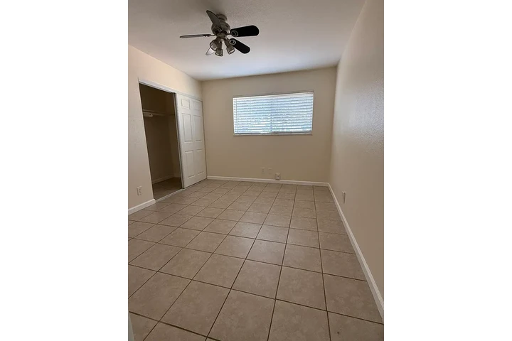$1200 : Riverside Rental 🏠 image 2