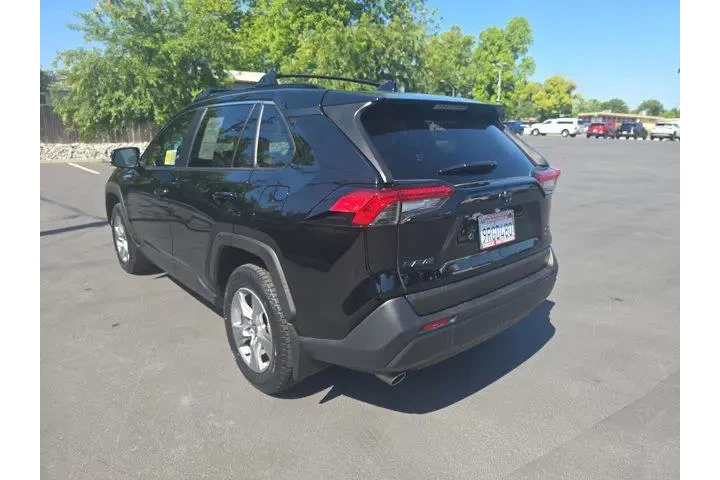 $31995 : Toyota RAV4 2023 AWD XLE 4dr image 5