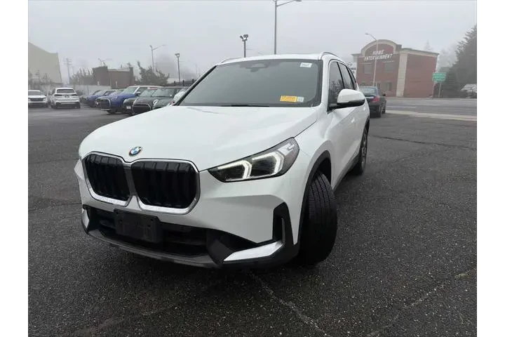 $31943 : BMW X1 2023 AWD xDrive28i 4d image 2