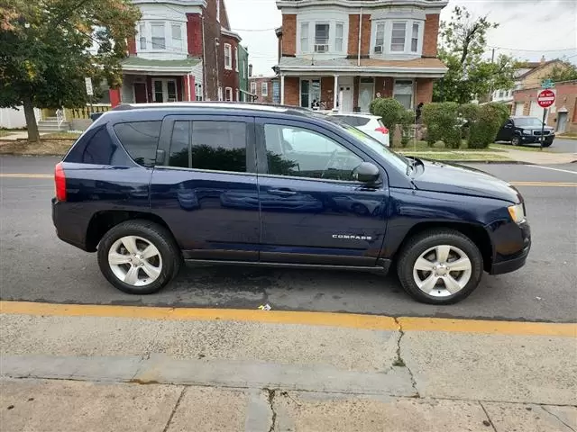 2013 Compass Latitude 4WD image 6