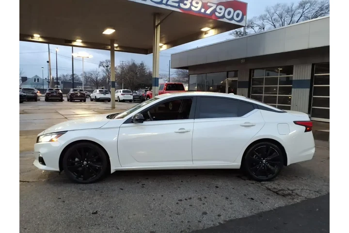 $20870 : Nissan Altima 2022 2.5 SR 4d image 6