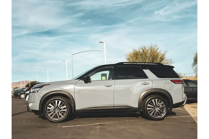$28997 : Nissan Pathfinder 2023 SL 4d image 8