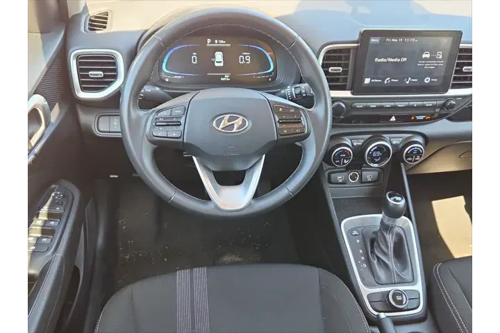 $18303 : Hyundai VENUE 2025 SEL 4dr C image 8