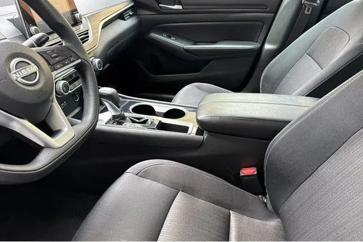 $18382 : Nissan Altima 2024 2.5 SV 4d image 10