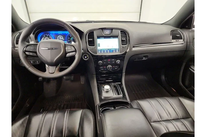 $27998 : Chrysler 300 2023 S V6 4dr S image 8