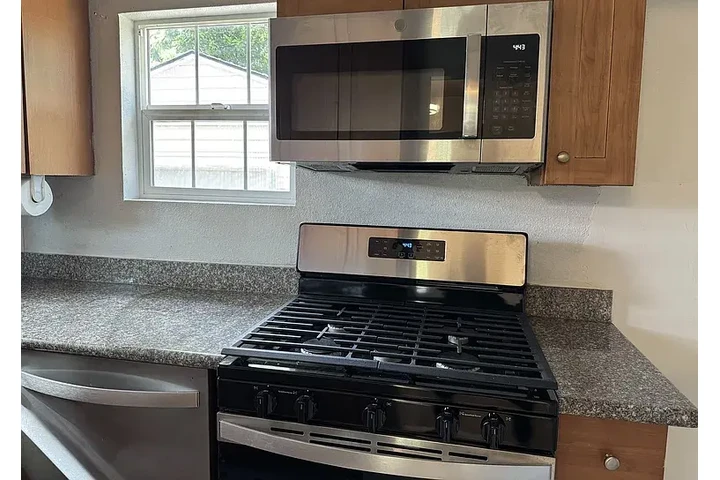 $1500 : HOUSE FOR RENT IN OREGON image 3